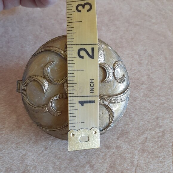 Vintage Enamel with Frog Compact - Picture 9 of 9